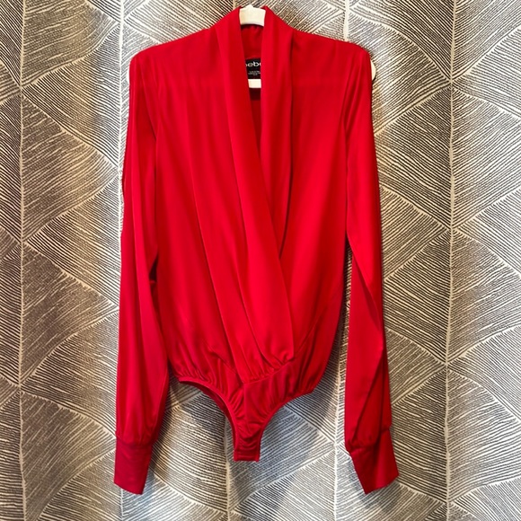 Bebe Cutout Sleeve Silk Wrap Bodysuit Cherry Red XS - Picture 3 of 7